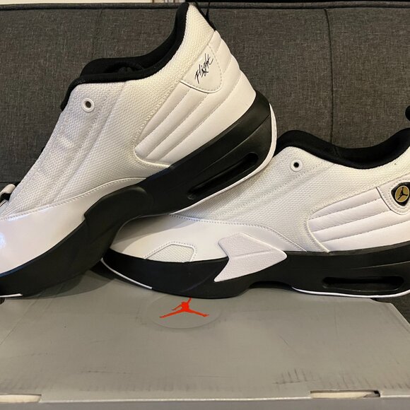 🔥 Jordan Max Aura 6 White/Black/Metallic Gold | Men’s 12 | NEW 🔥 - Picture 2 of 3